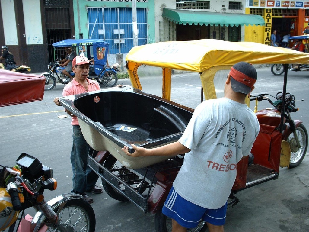 That bath tub © Rob Dowling http://www.amazonquest.net